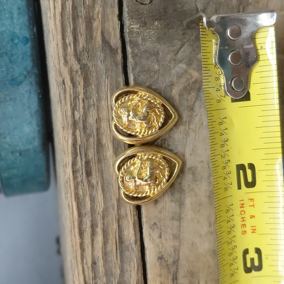Vintage Gold Tone Avon Zodiac Post Earrings - Picture 3 of 4